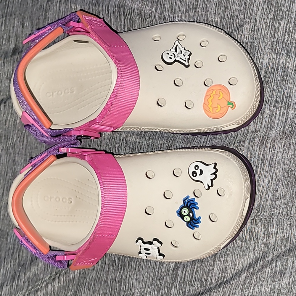 Croc hikers 5/7
